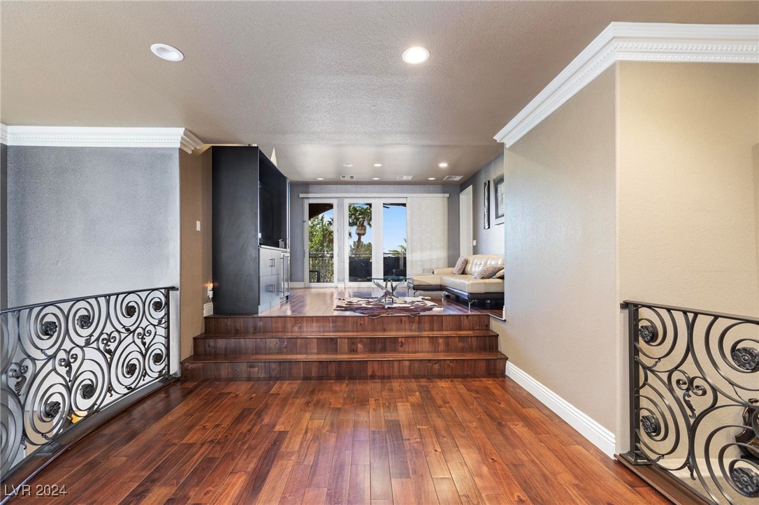 1504 Castle Wall Street