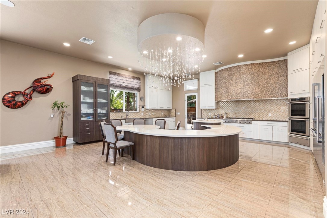 1504 Castle Wall Street