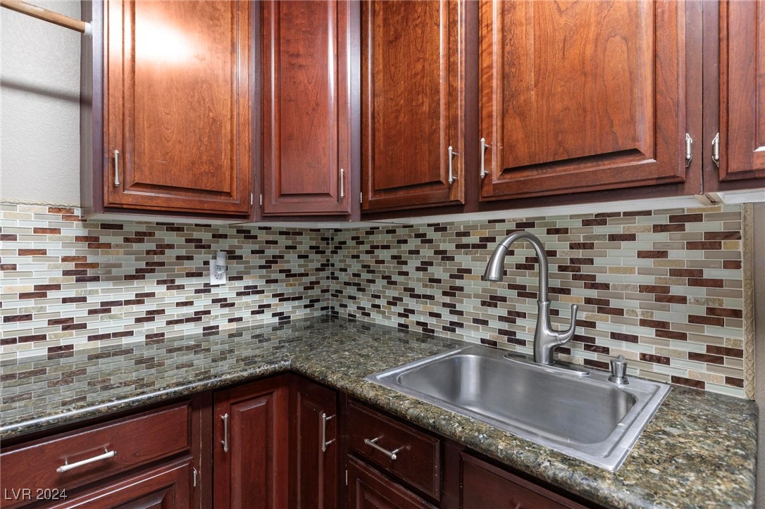 1504 Castle Wall Street