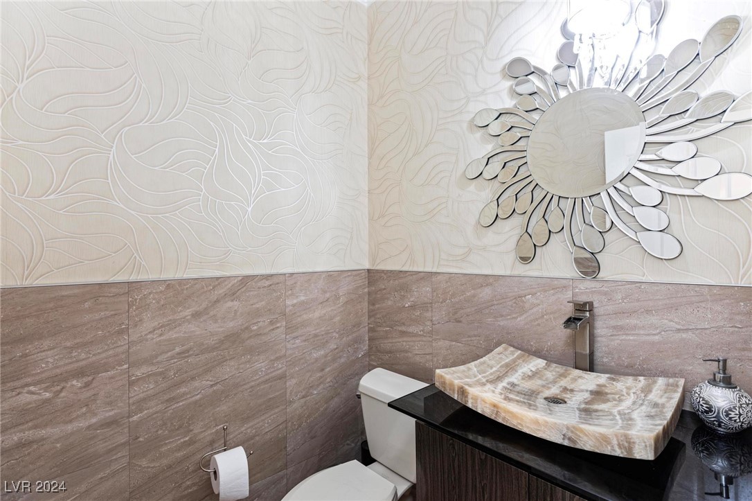 1504 Castle Wall Street