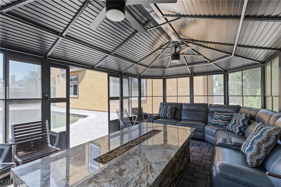 1504 Castle Wall Street