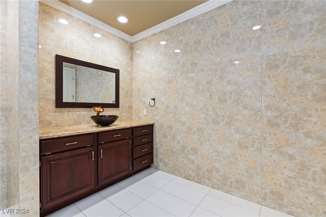 1504 Castle Wall Street