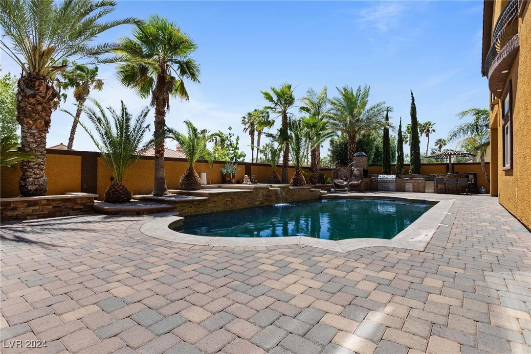 1504 Castle Wall Street