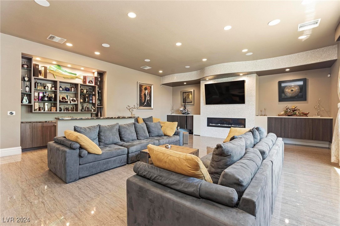 1504 Castle Wall Street