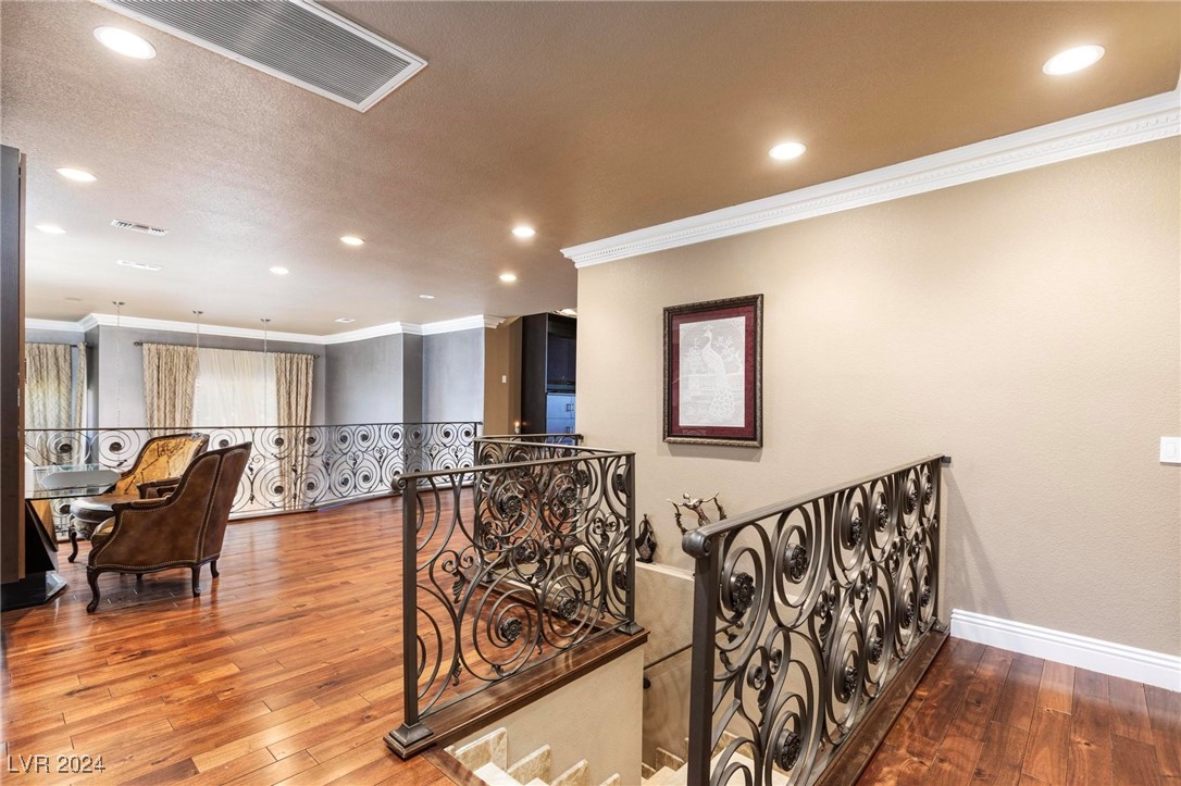 1504 Castle Wall Street