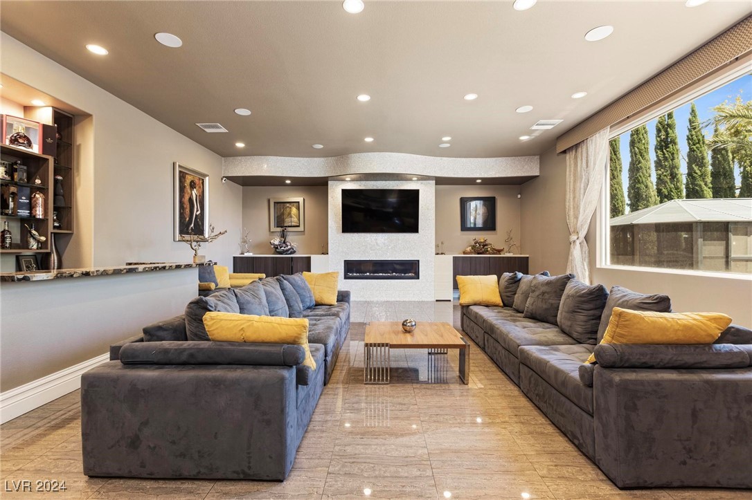 1504 Castle Wall Street