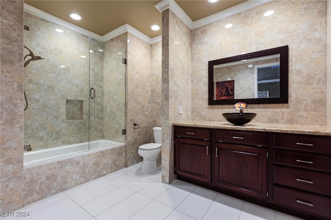 1504 Castle Wall Street