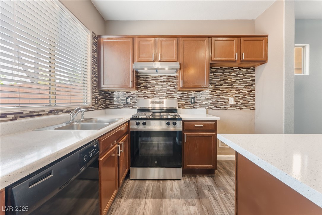 28 Yellow Flame Avenue