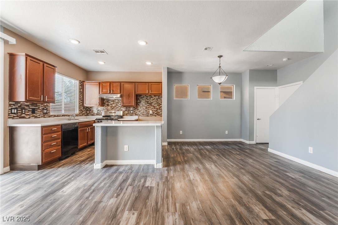 28 Yellow Flame Avenue