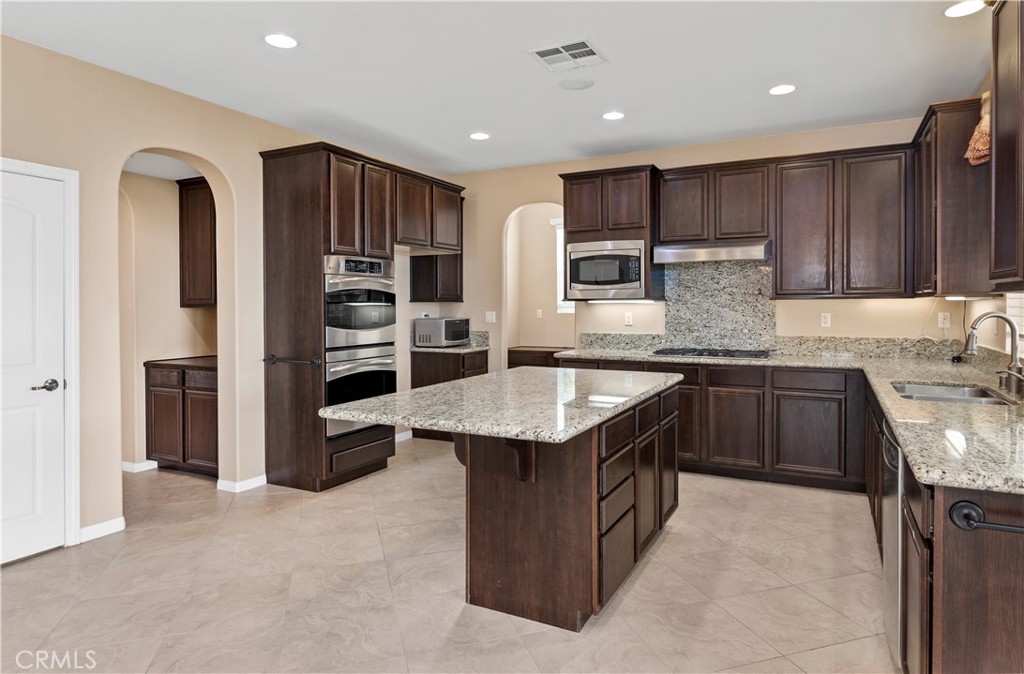 16171 Hillsmont Lane