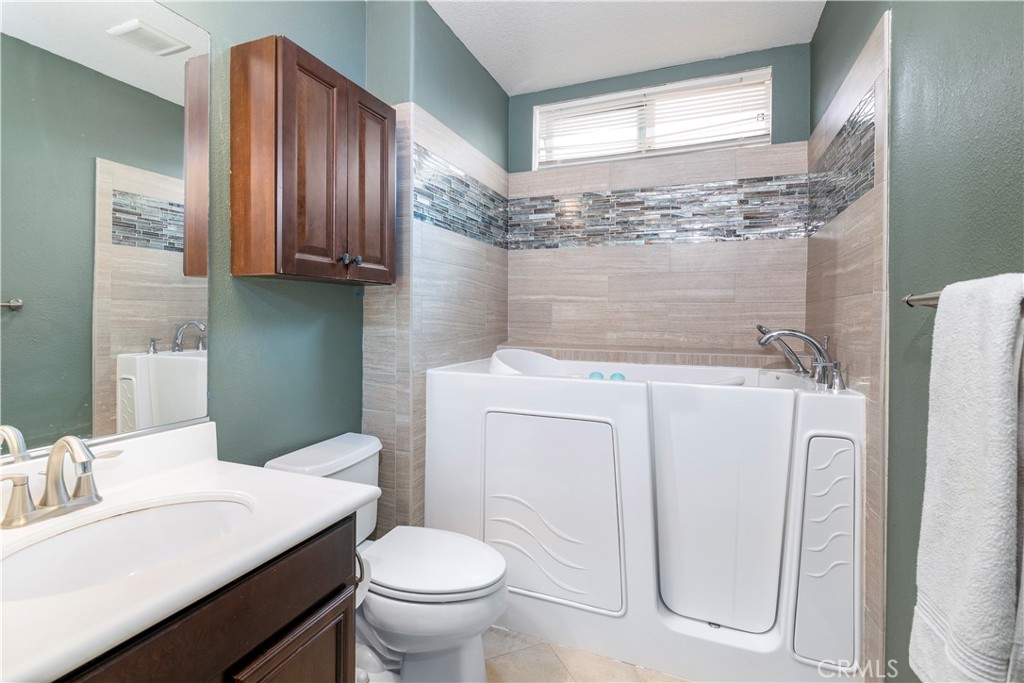 16171 Hillsmont Lane