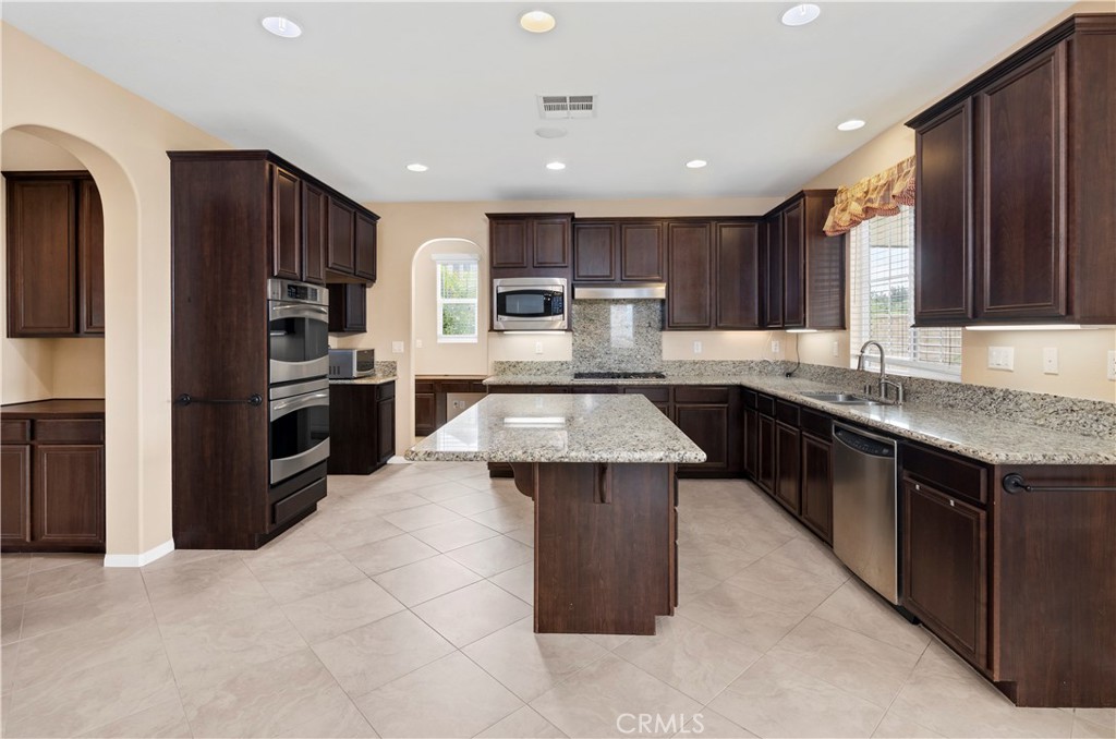 16171 Hillsmont Lane