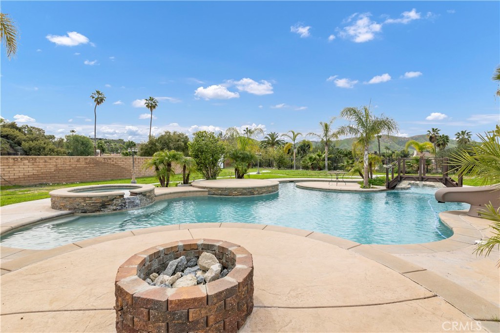 16171 Hillsmont Lane