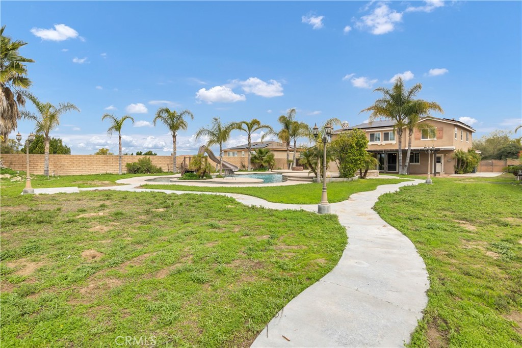 16171 Hillsmont Lane