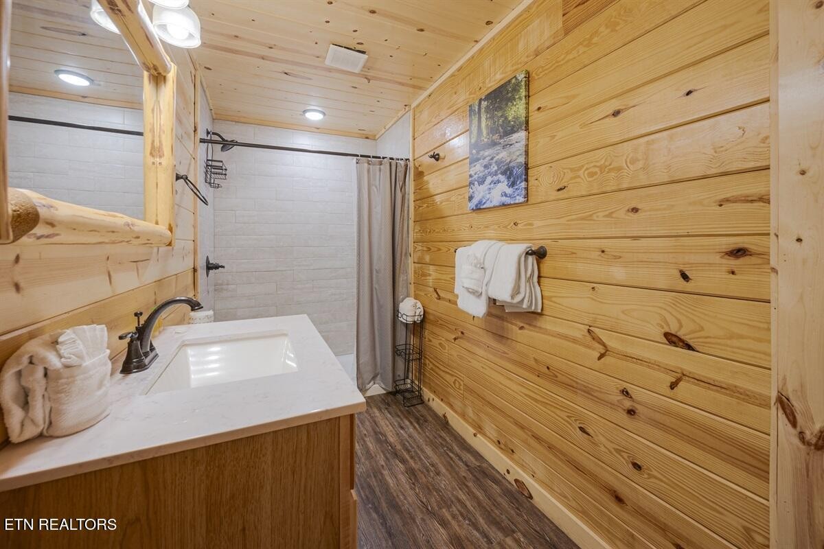 220 Forrest Loop Way
