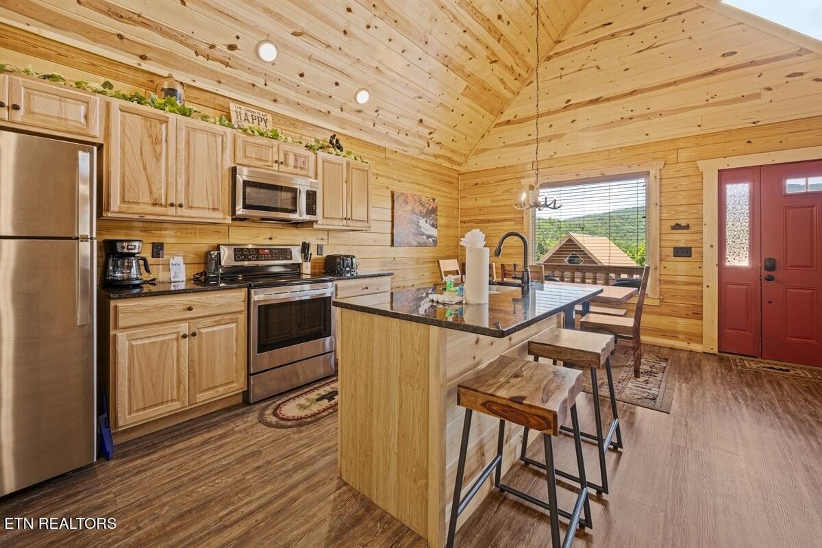 220 Forrest Loop Way