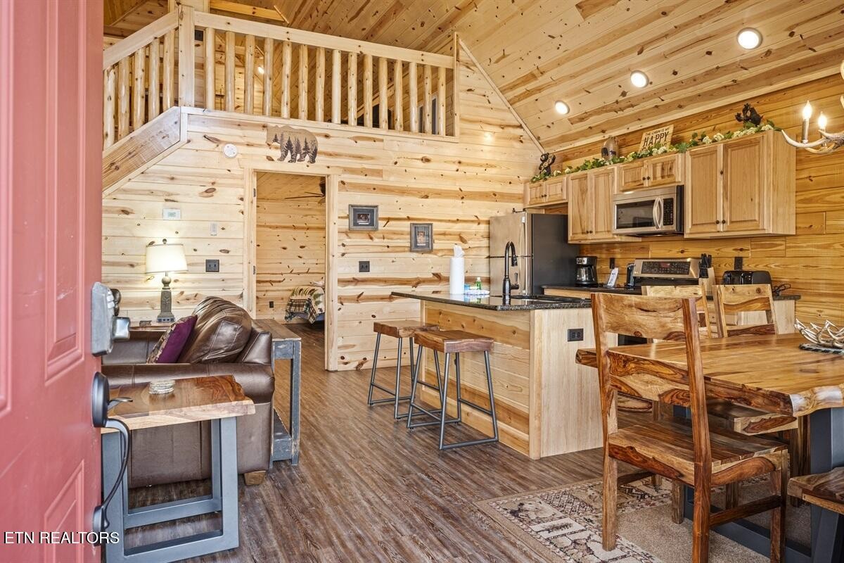 220 Forrest Loop Way