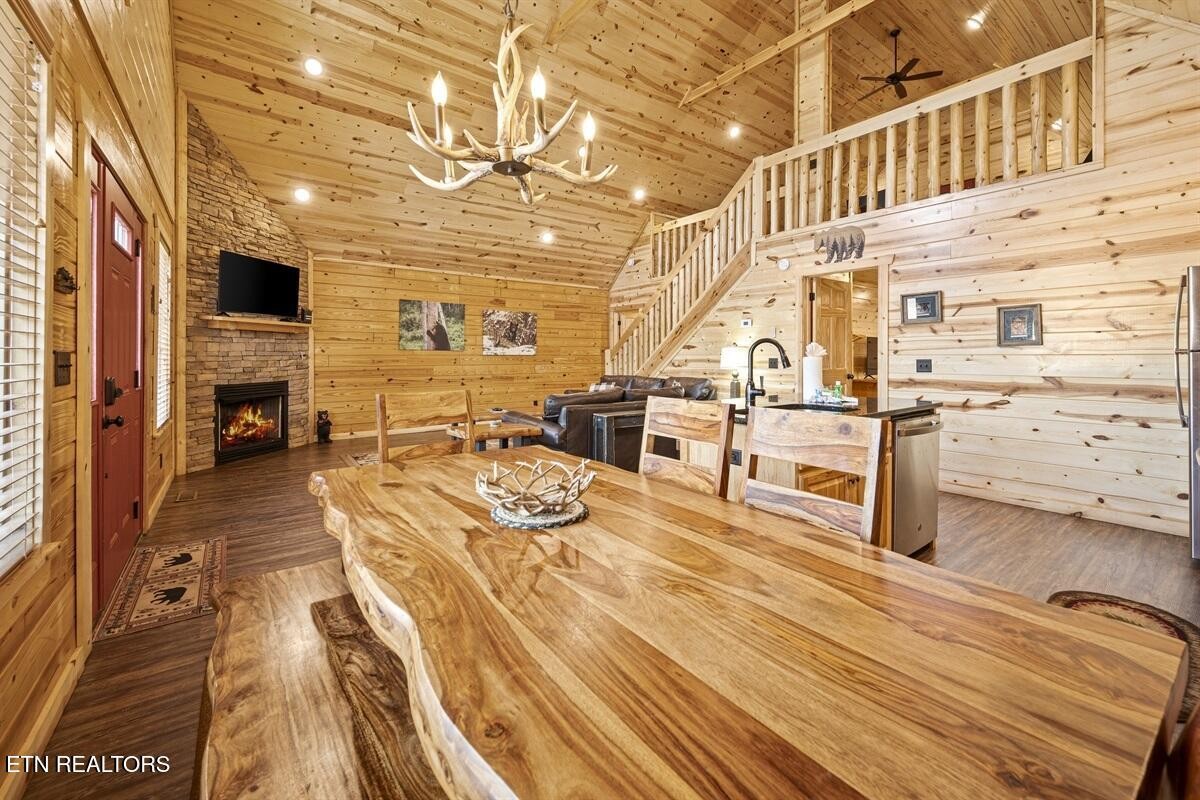 220 Forrest Loop Way