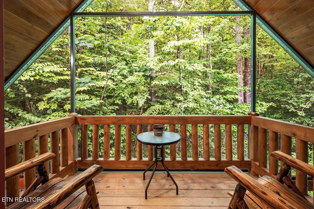 220 Forrest Loop Way