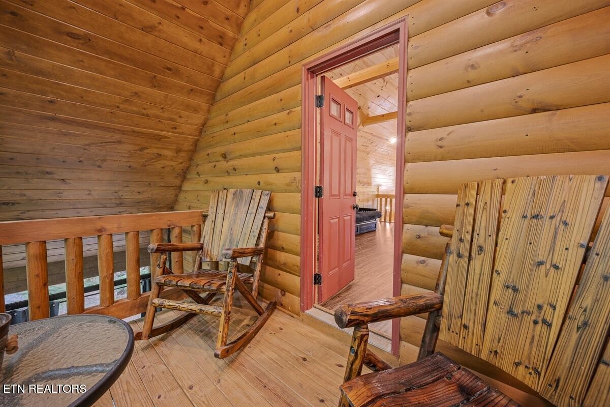220 Forrest Loop Way