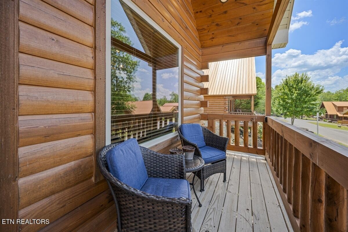 220 Forrest Loop Way