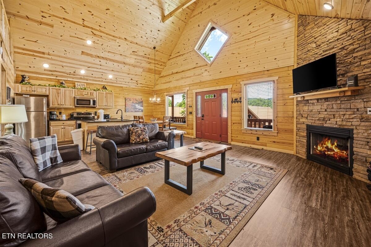 220 Forrest Loop Way