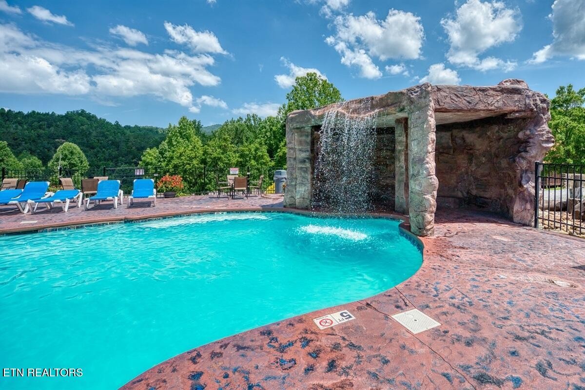 220 Forrest Loop Way