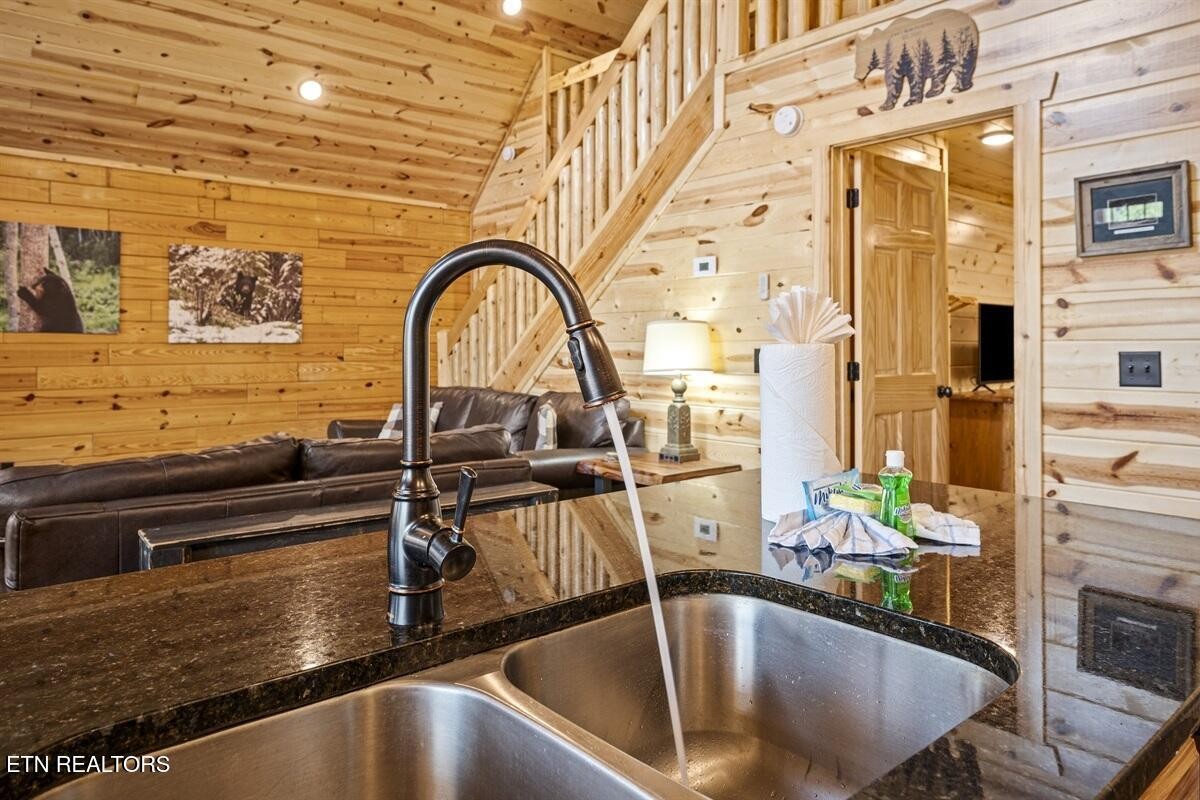 220 Forrest Loop Way
