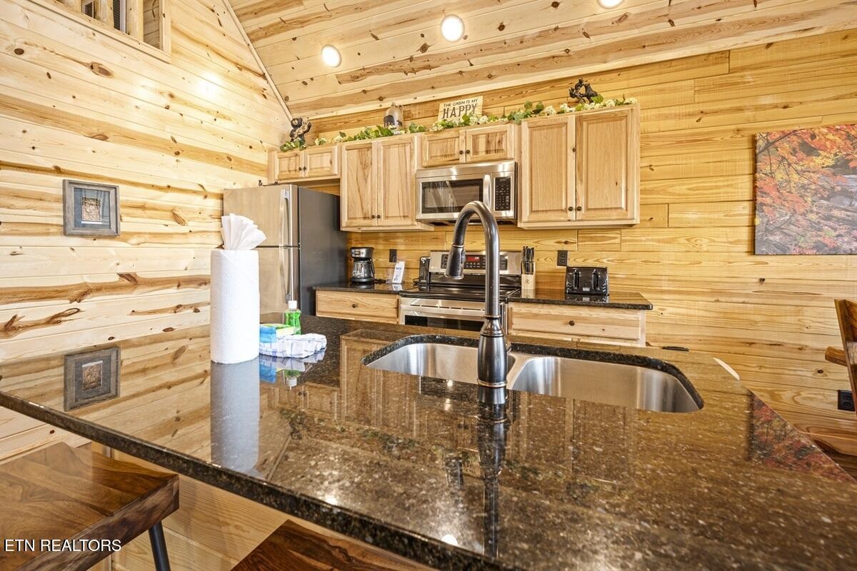 220 Forrest Loop Way