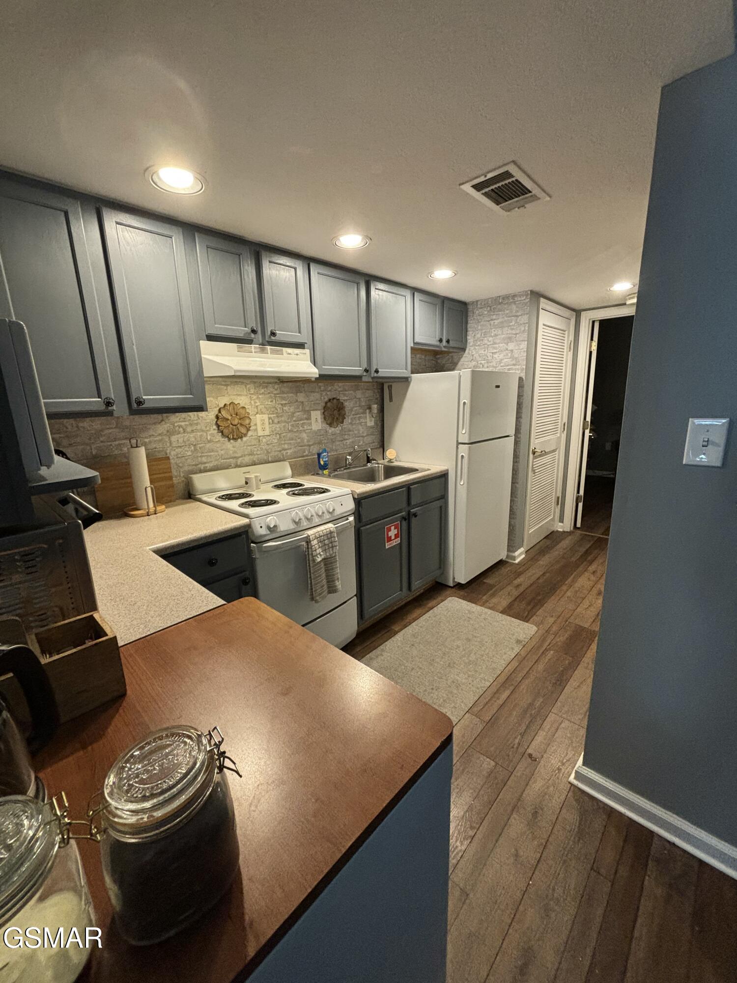 2743 Colonial Drive Drive Unit: 109