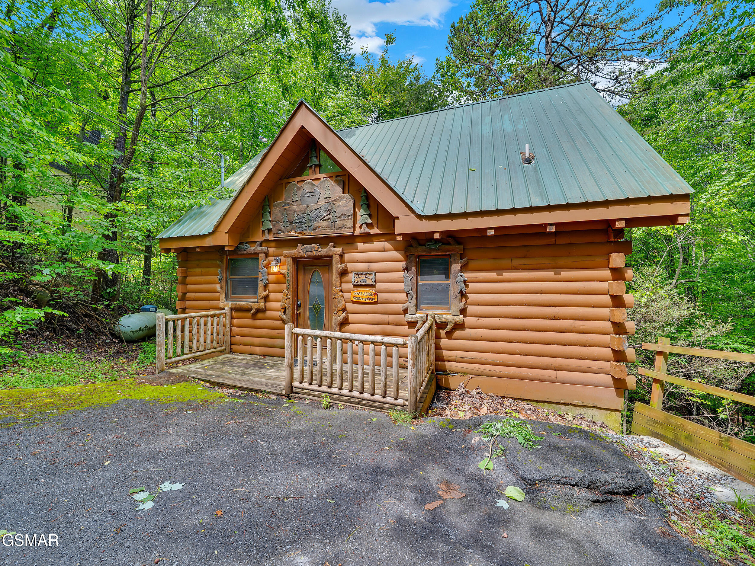 1805,1806 Mossy Trail