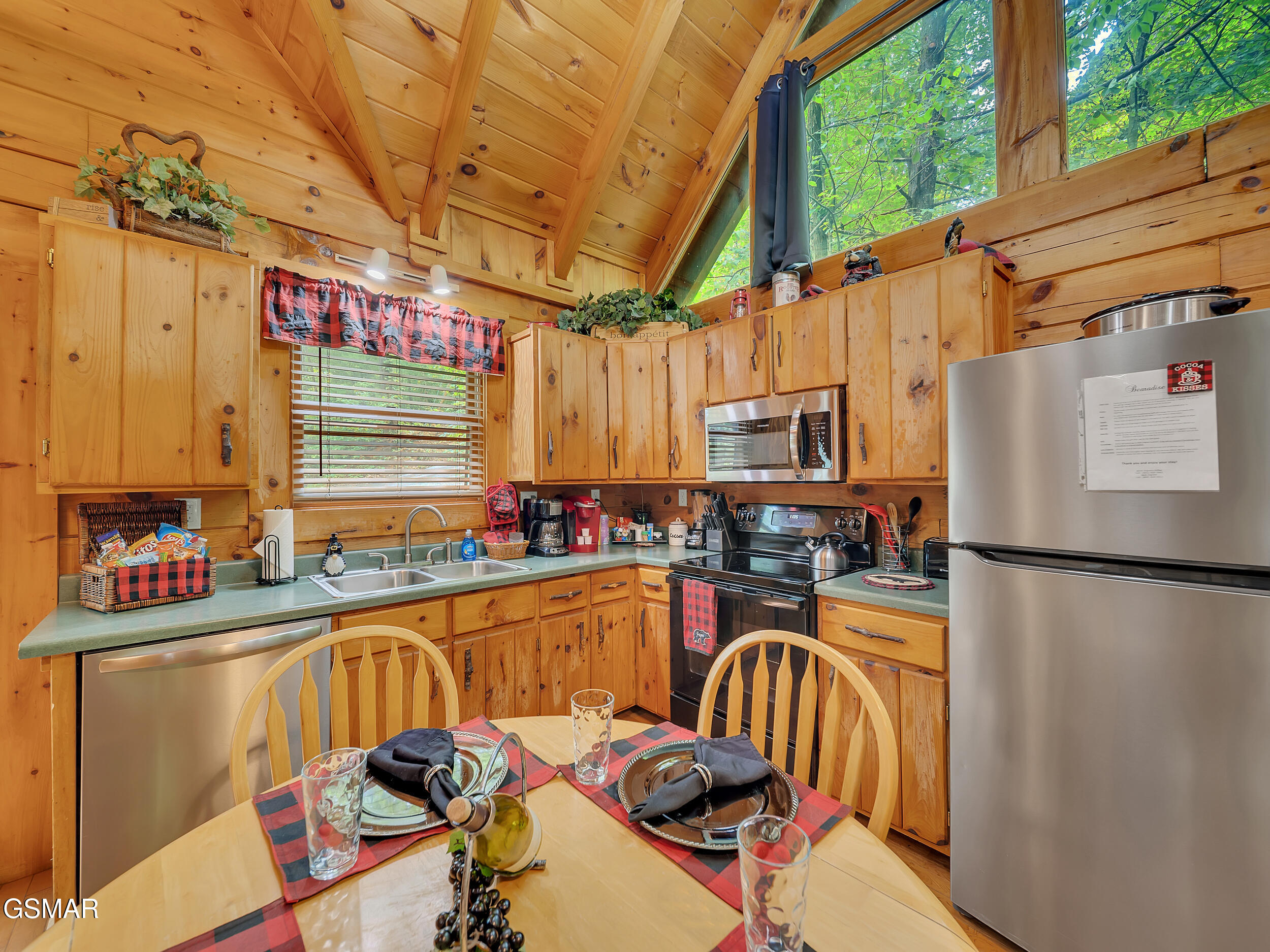 1805,1806 Mossy Trail