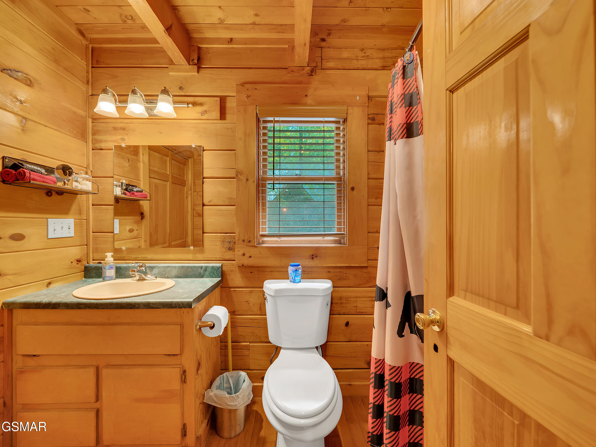 1805,1806 Mossy Trail