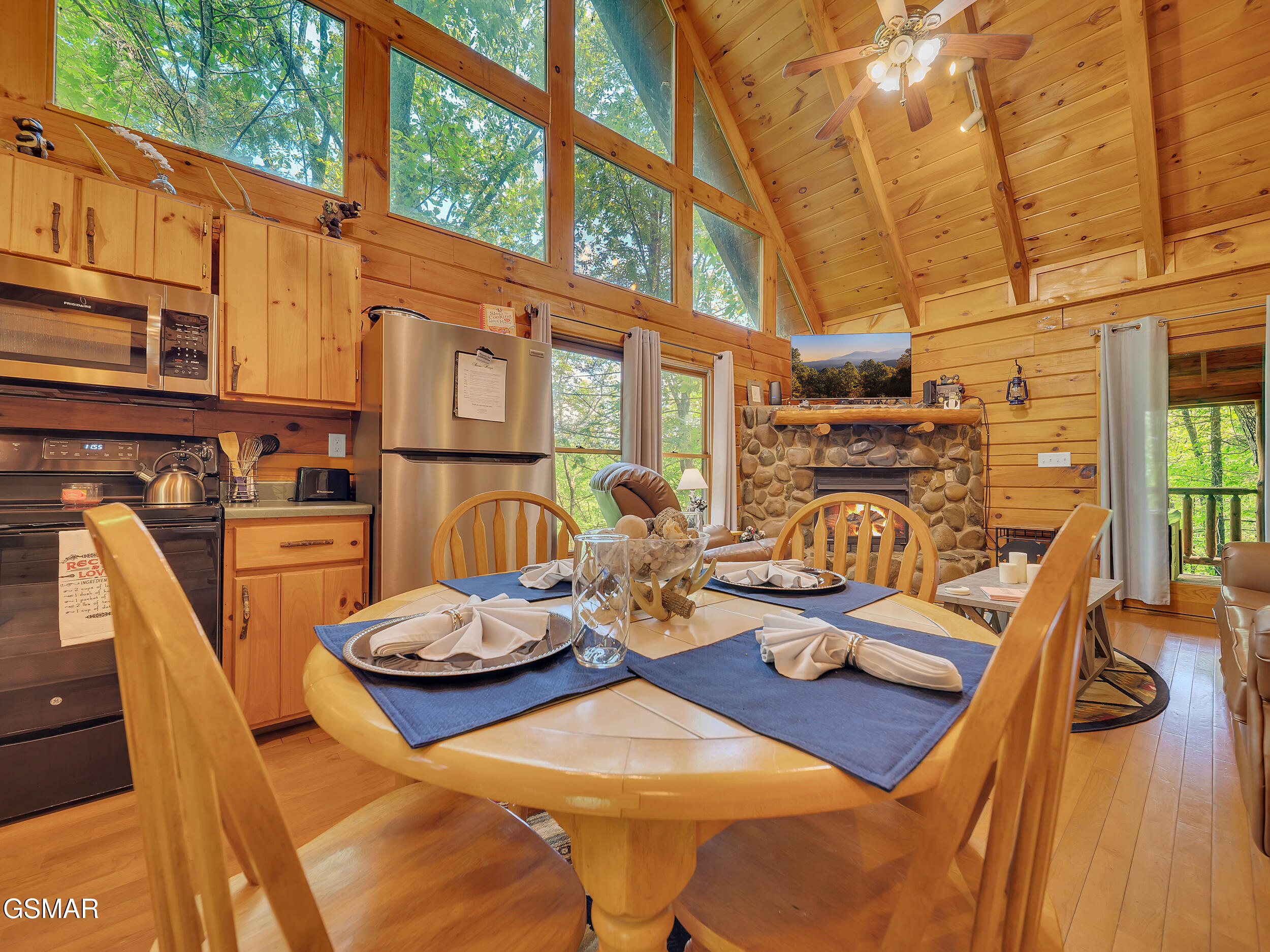 1805,1806 Mossy Trail