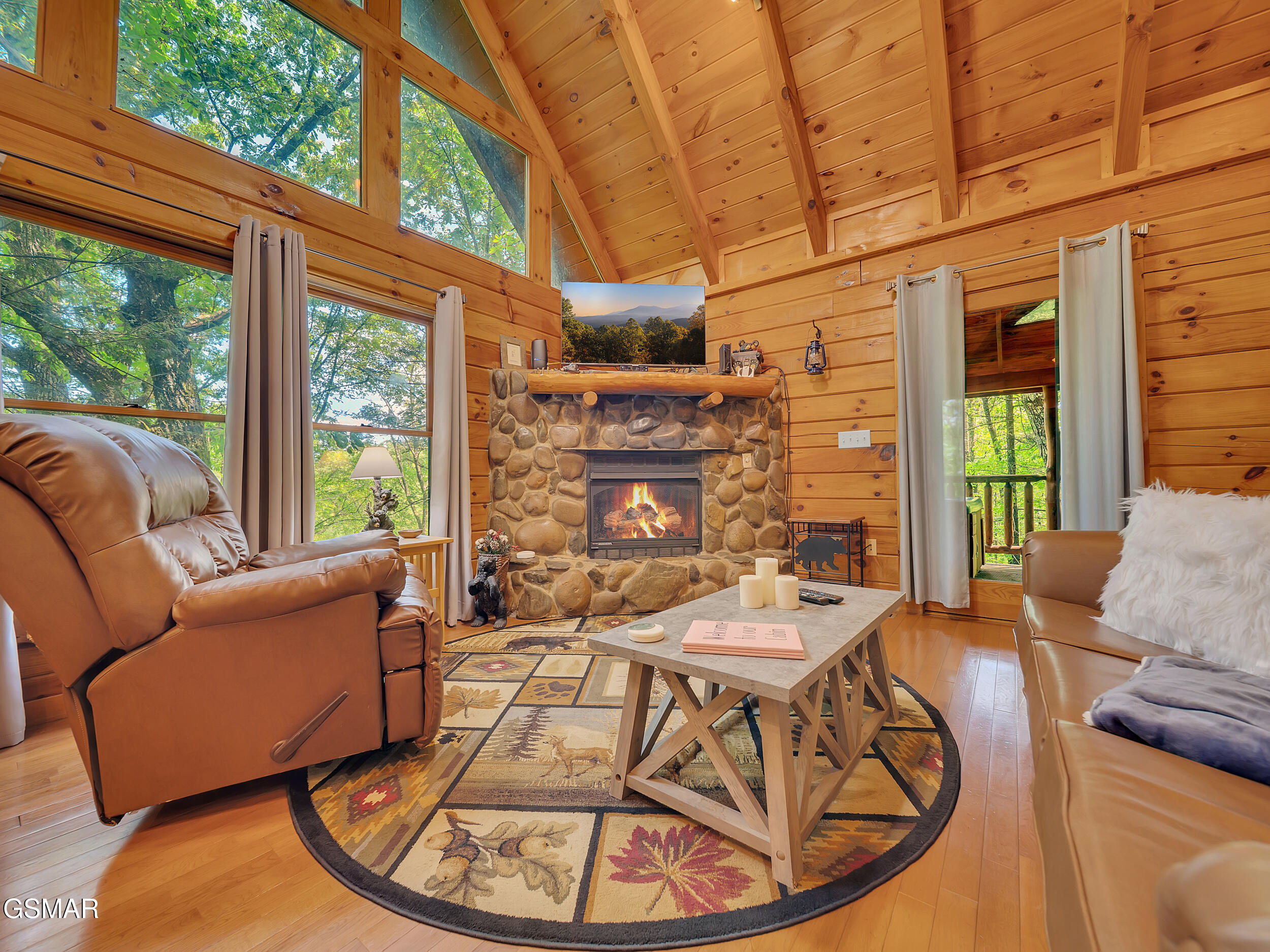 1805,1806 Mossy Trail