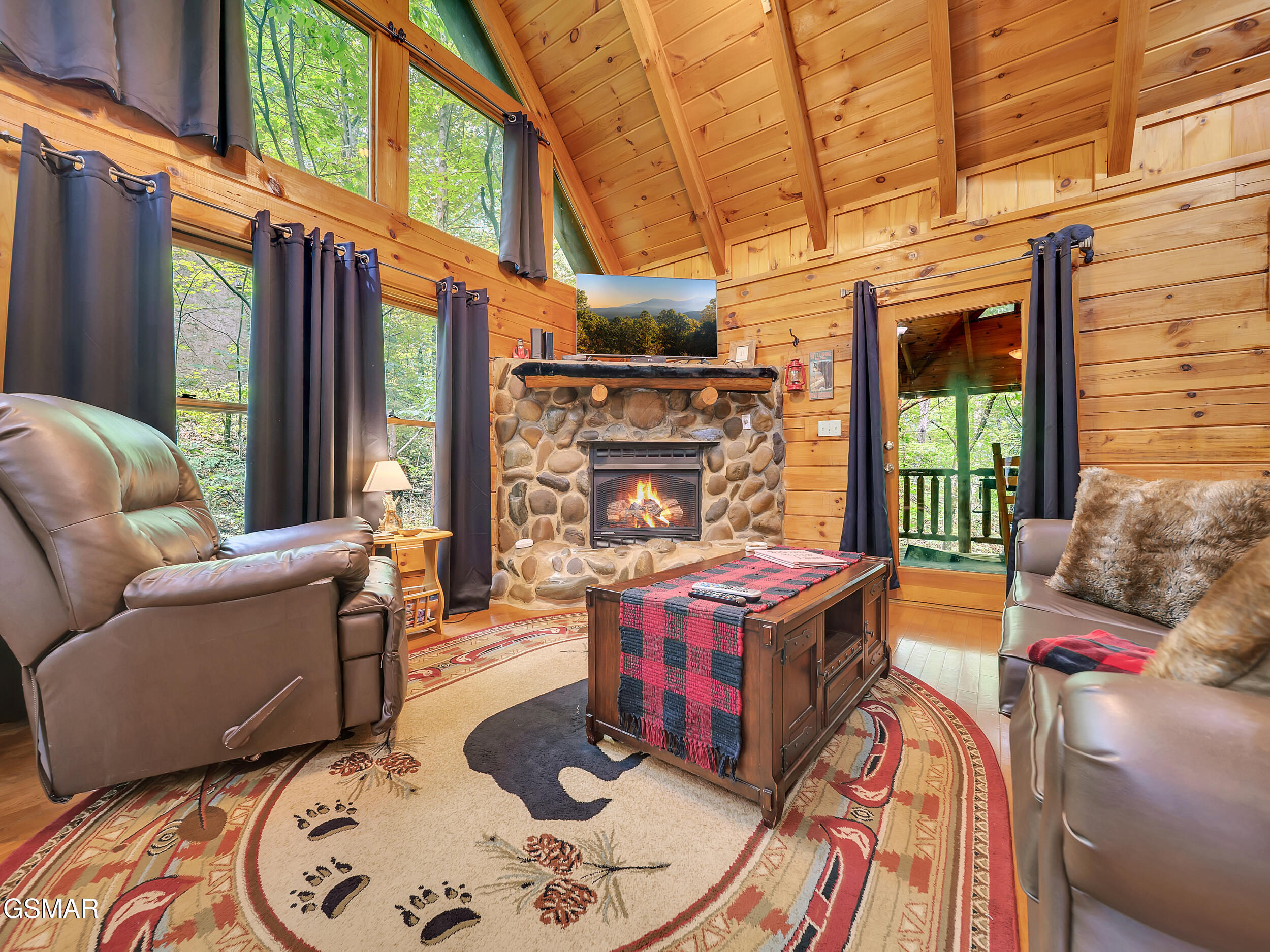 1805,1806 Mossy Trail