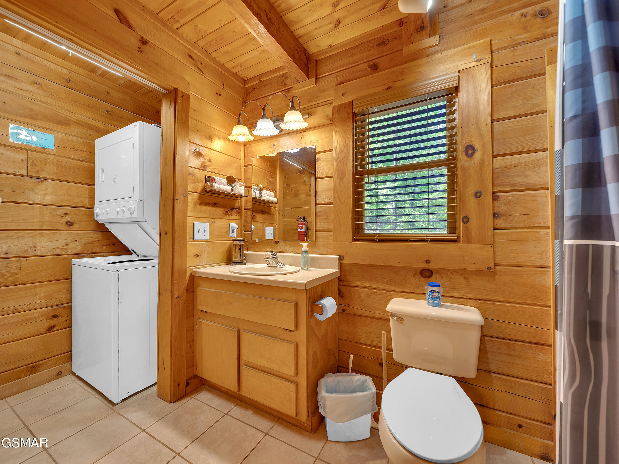 1805,1806 Mossy Trail