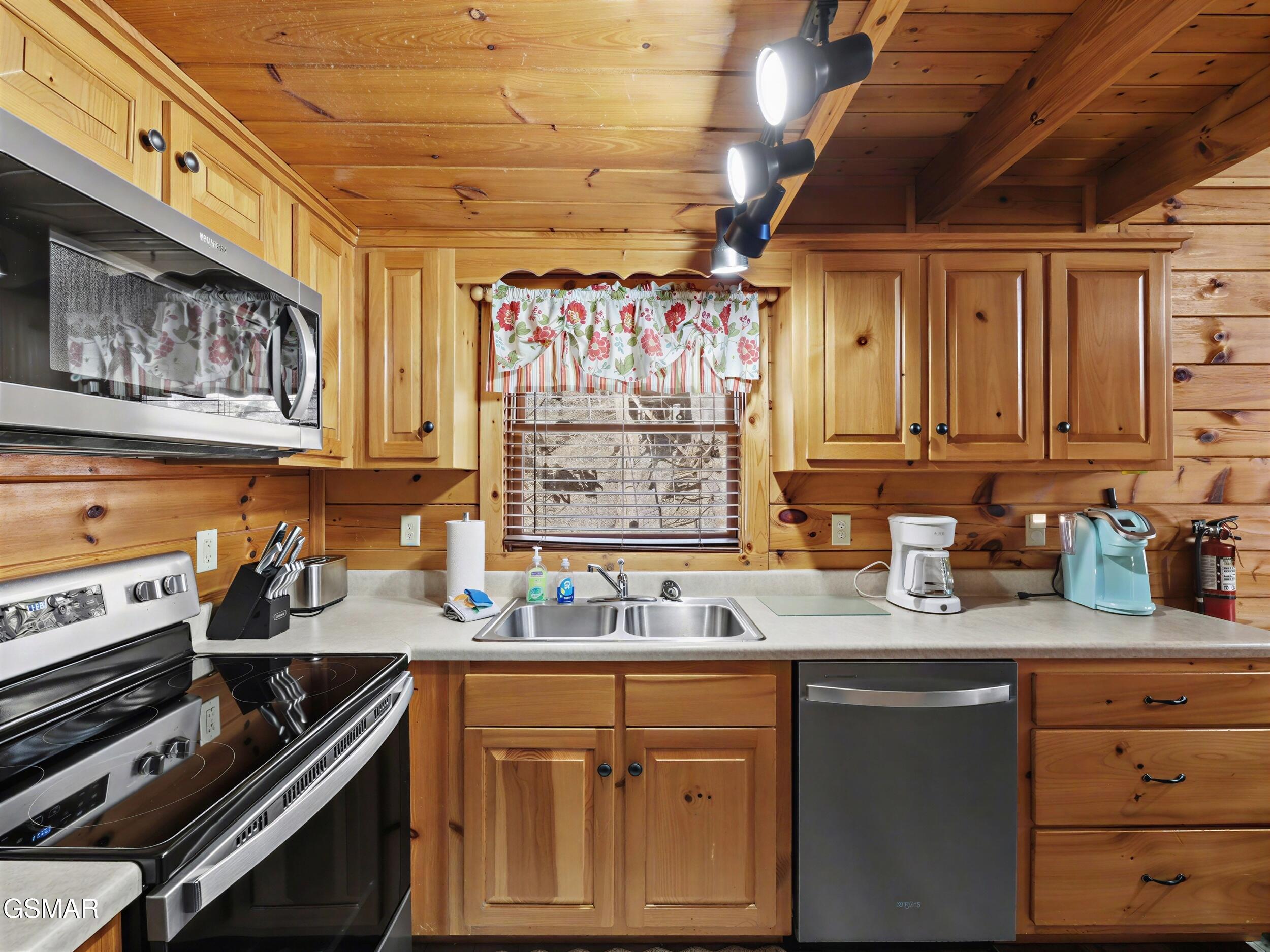952 Iron Mountain Road Road