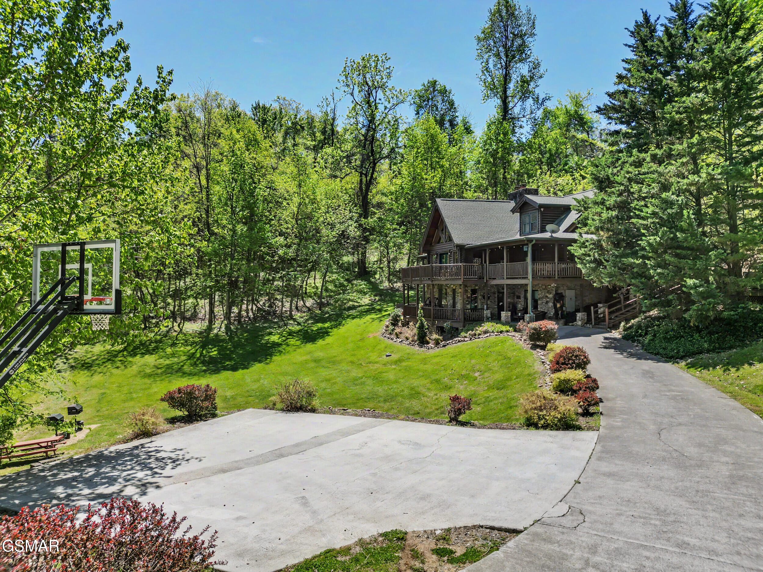 2414 Walnut Cove Way