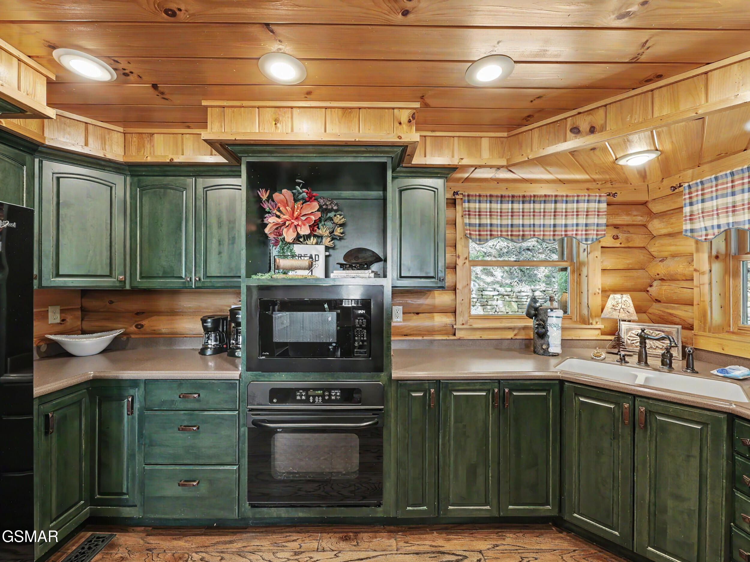 2414 Walnut Cove Way