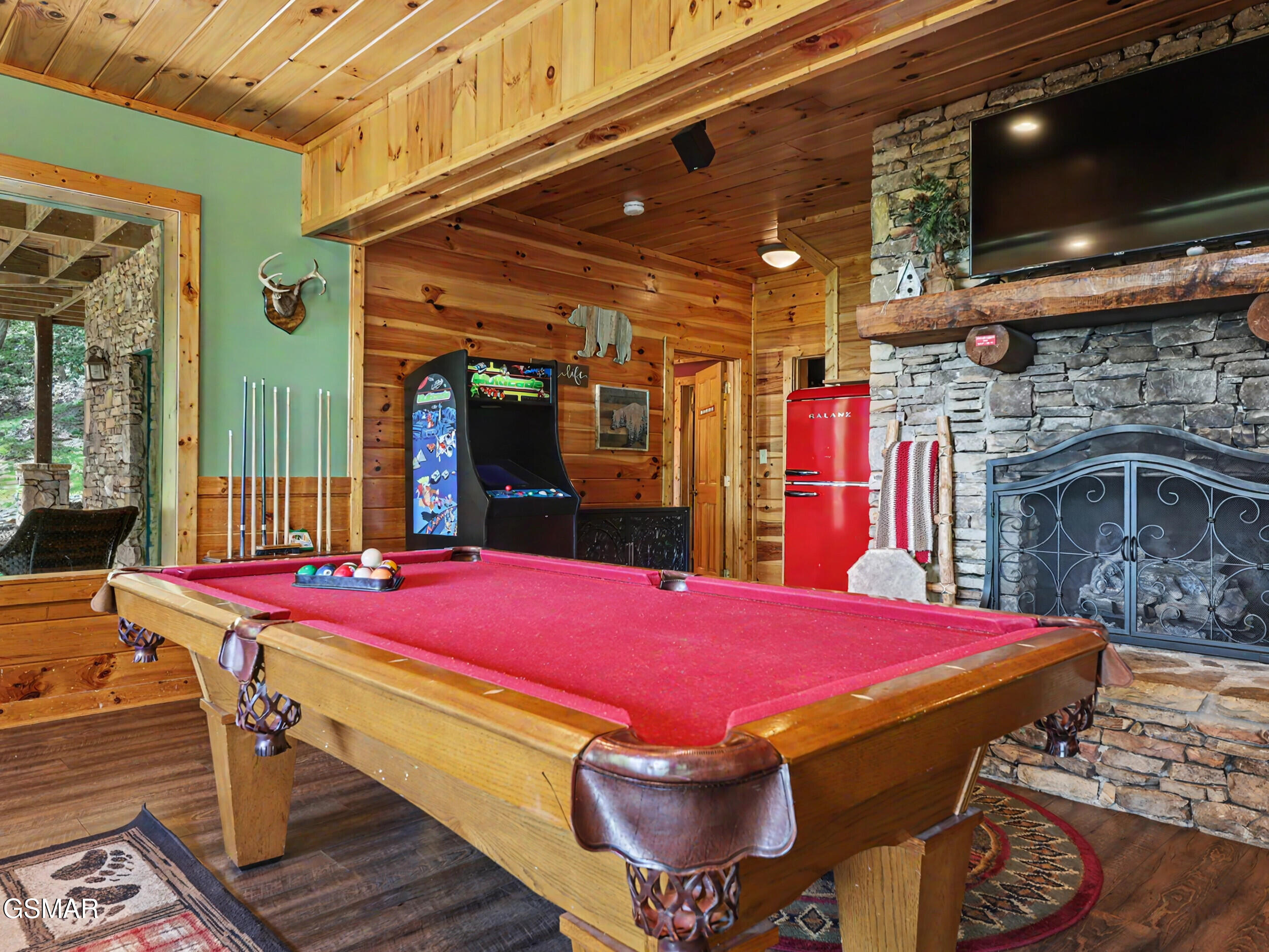 2414 Walnut Cove Way