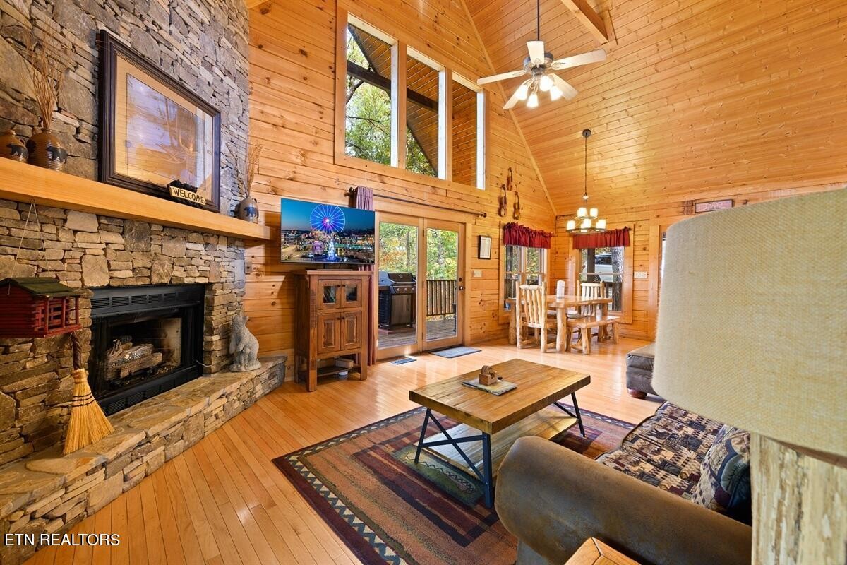 2313 Laughing Bear Way