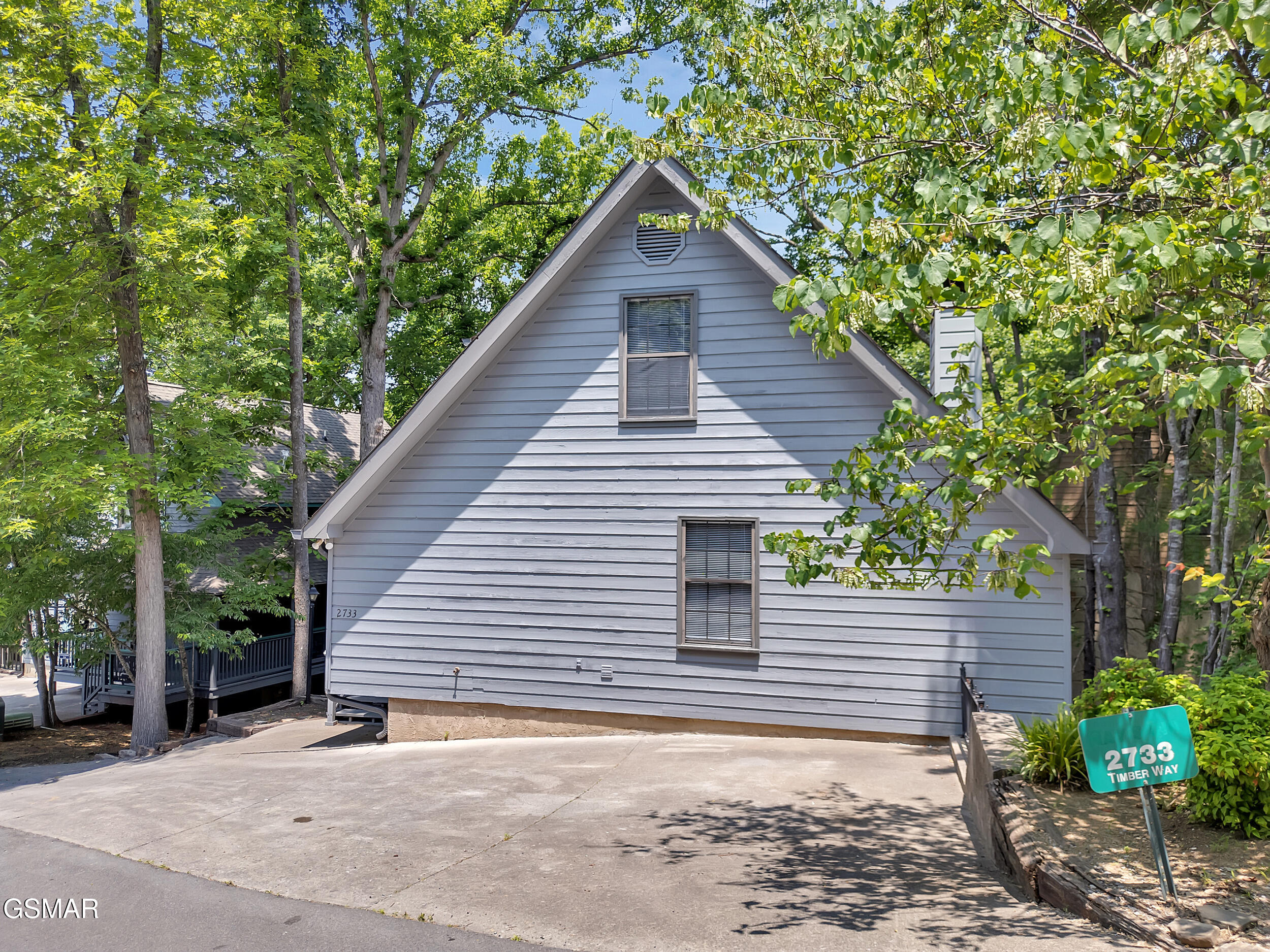 2733 Timber Way
