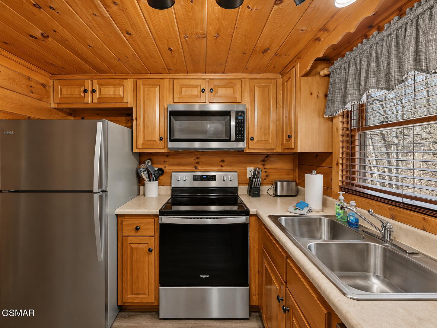 952 Iron Mtn Road