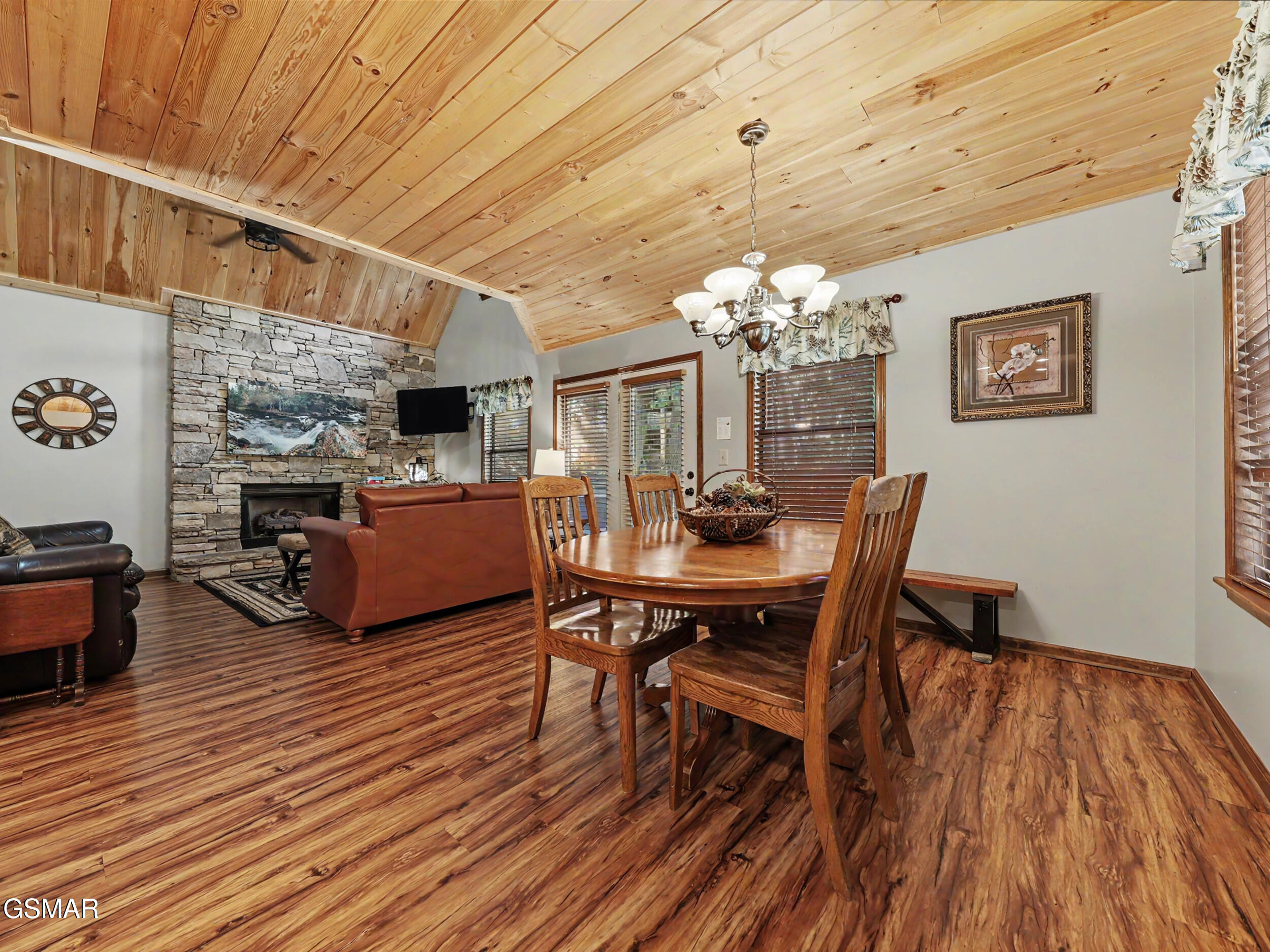 318 Greenwood Way