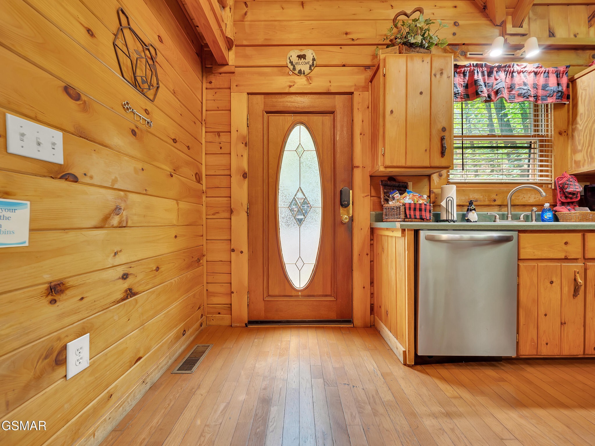 1805 Mossy Trail