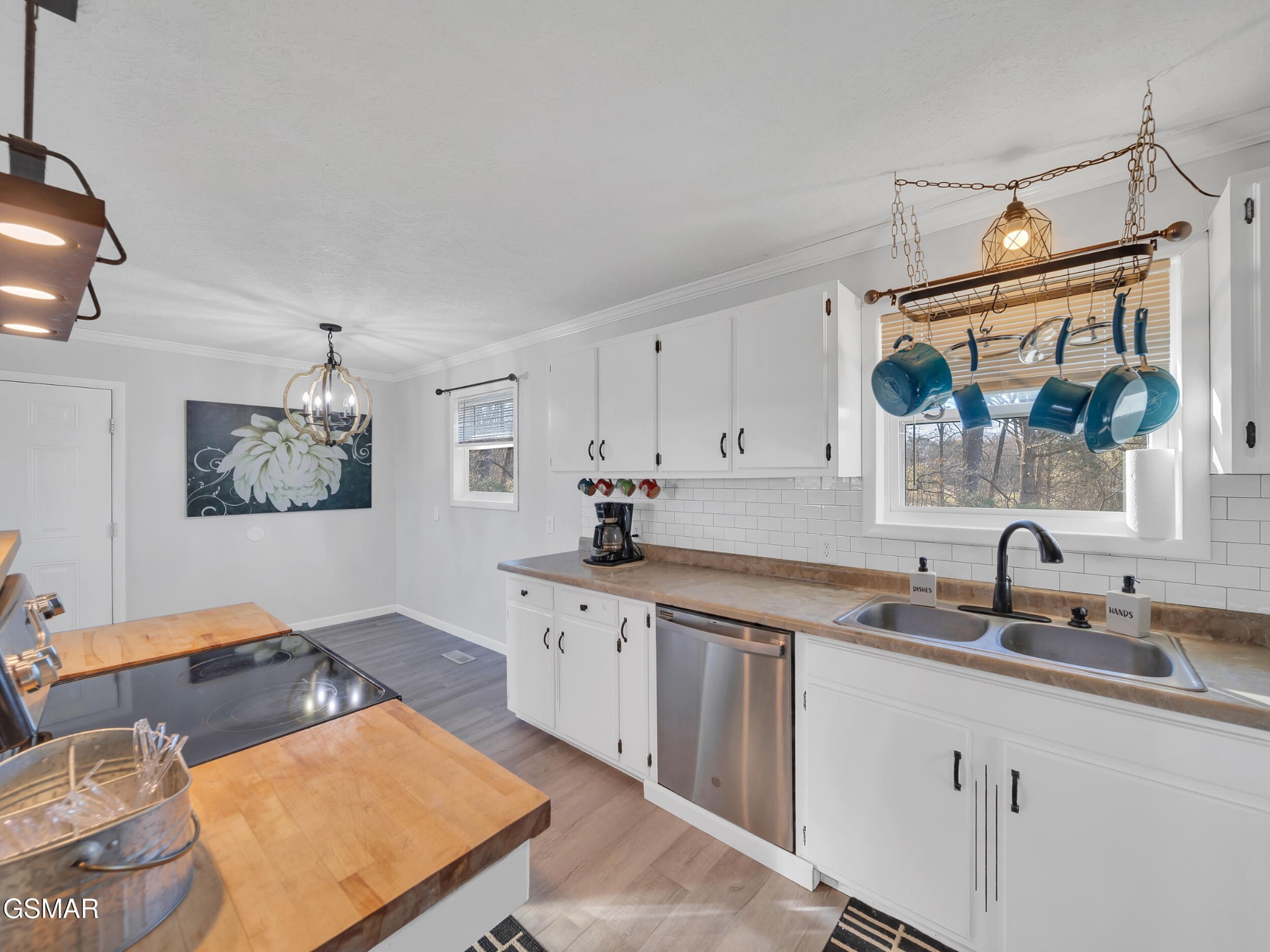 200 Lynnwood Drive