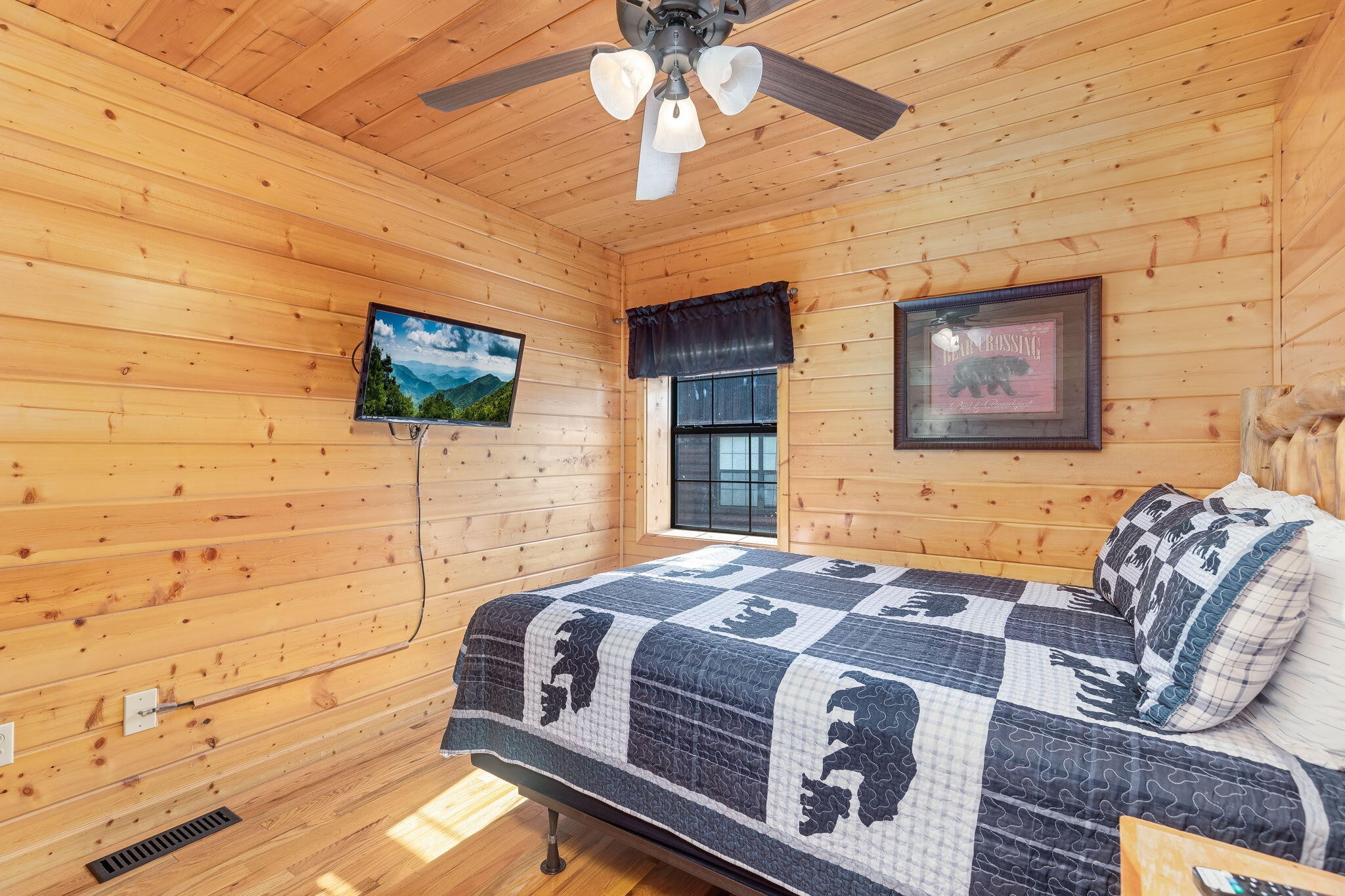 1536 Bears Den Way