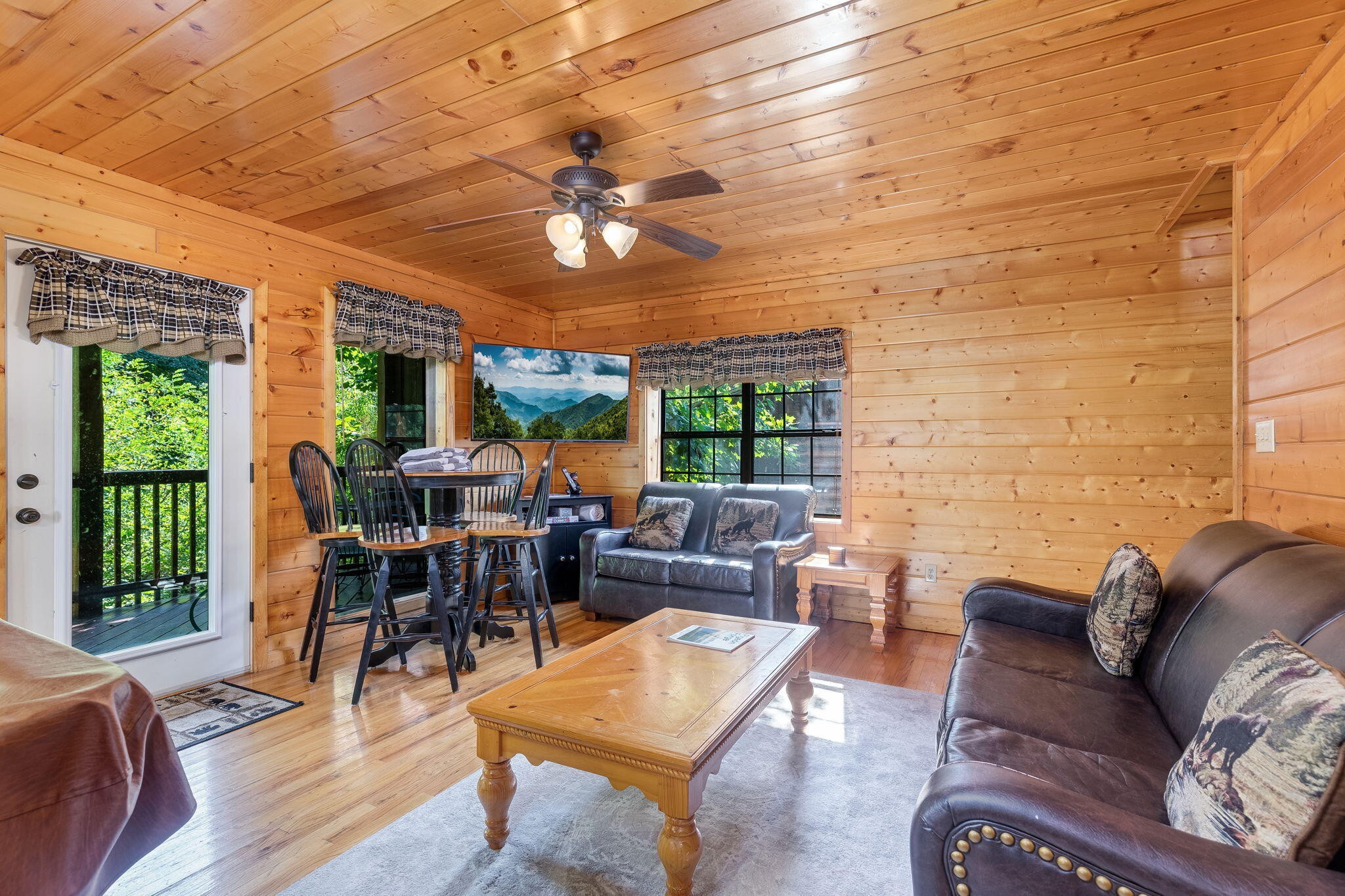 1536 Bears Den Way