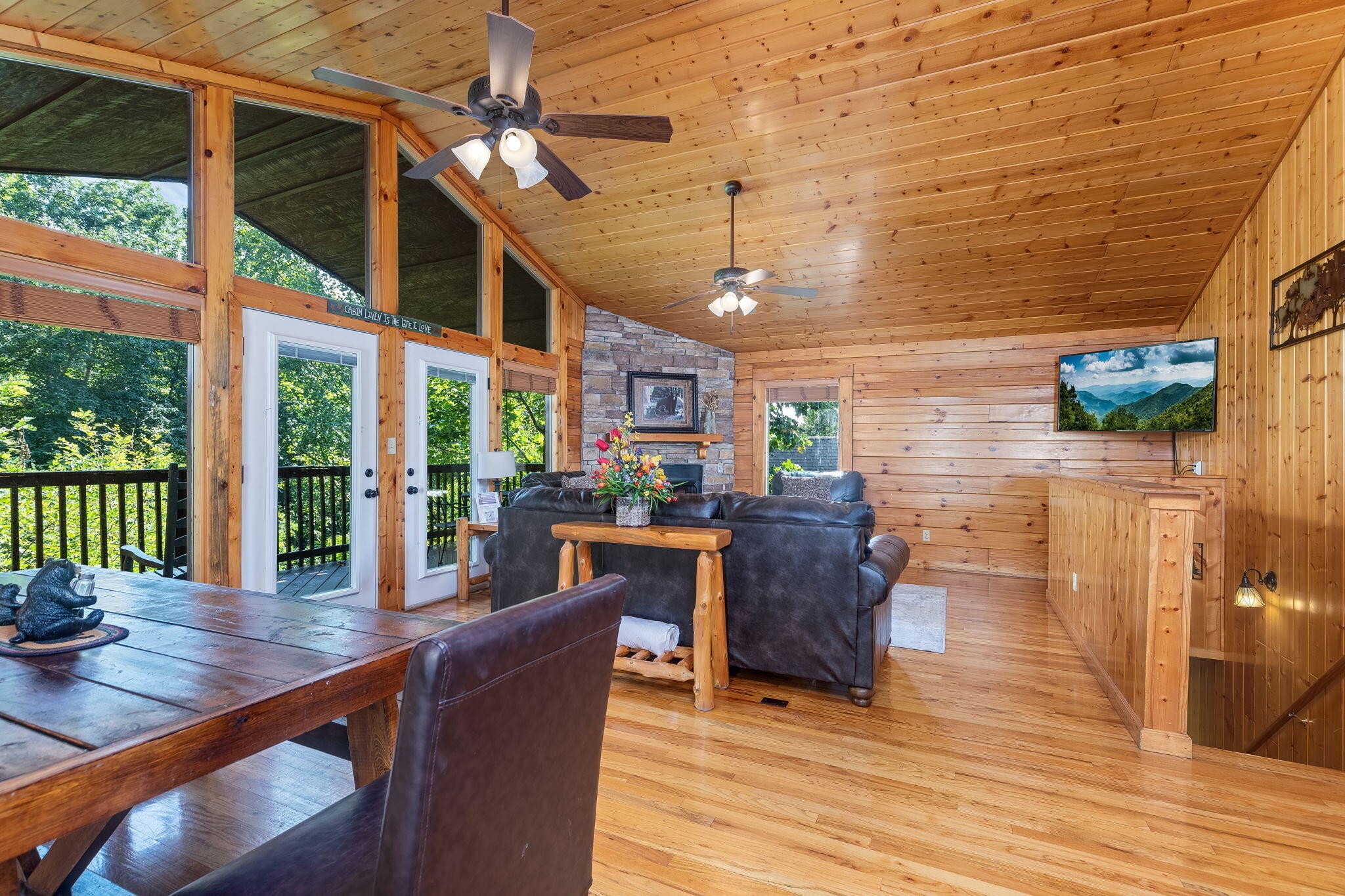 1536 Bears Den Way